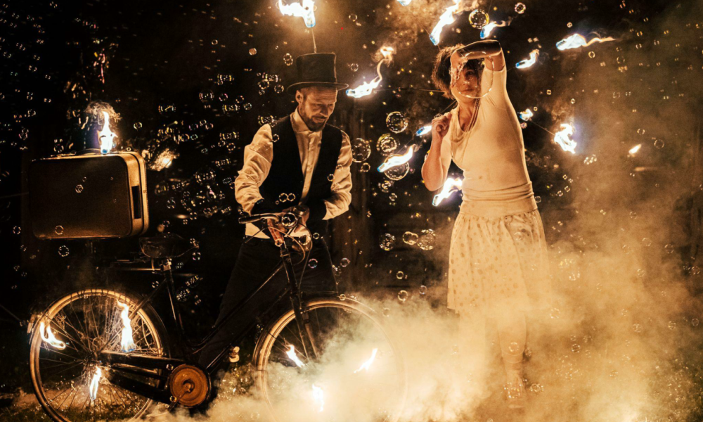 Glitzer Glanz und Feuertanz – 